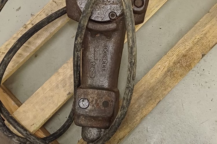 Slika /18445 pneumatski čekić Os/Pneumatski čekić.jpg